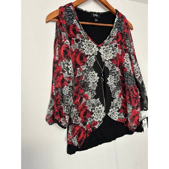 By & By Black Red Split Front/Back Top Lace Floral Print Built-in Tank Small NWT - Picture 4 of 12